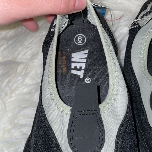10/$35🏷️❤️NWT wet tropix wet shoes size 5 & 6 water shoes comfy black/grey cute - Picture 3 of 7
